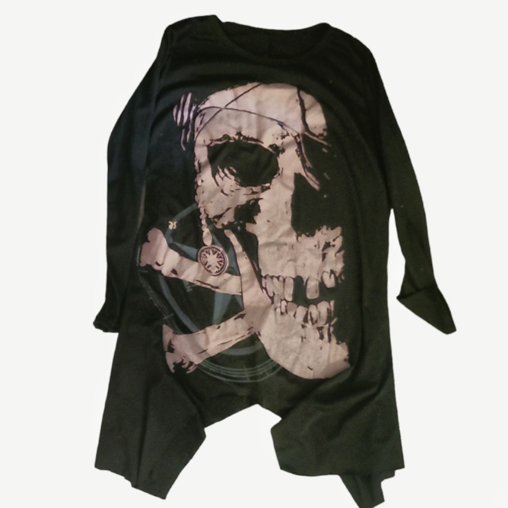 Long Sleeve ☠️  Skull & Crossbones ☠️ Sharkbite Hem Top